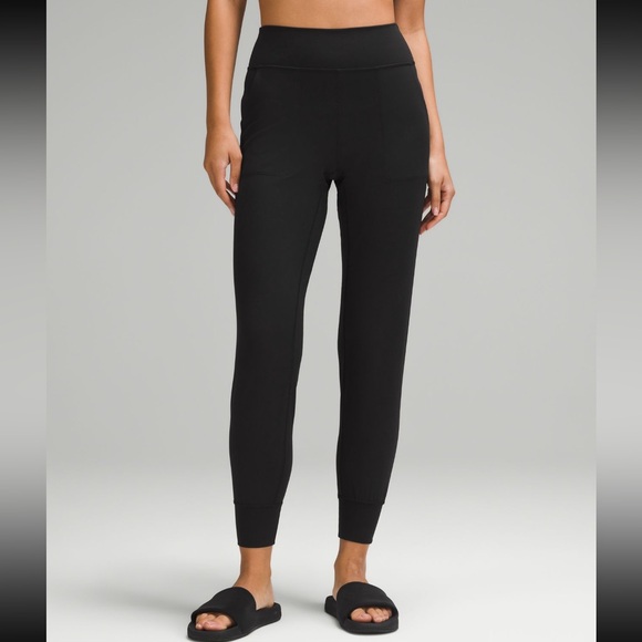 Lululemon - Align Joggers - Picture 2 of 10